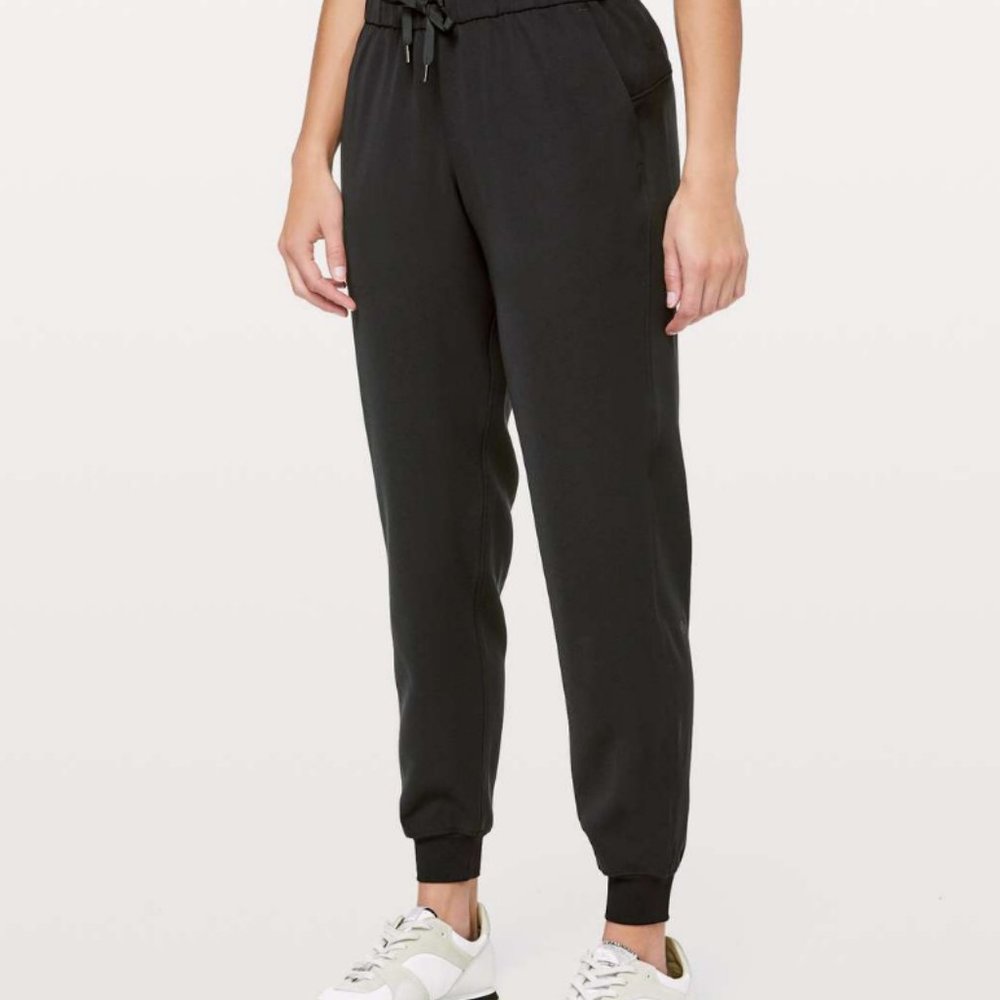 Lululemon On The Fly Woven Jogger